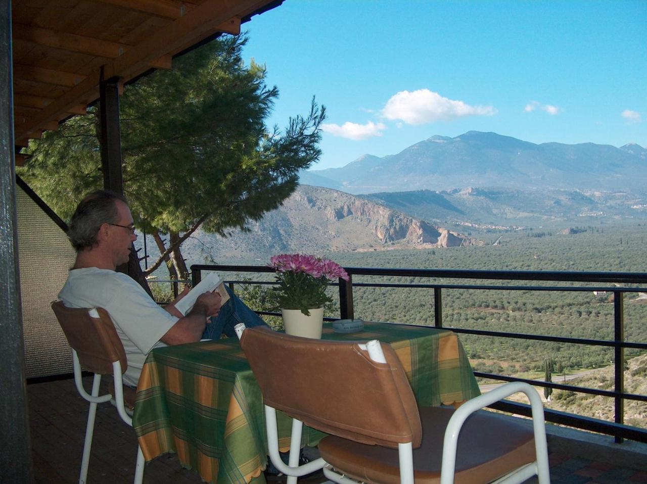 Chrissa Camping Rooms & Bungalows Delphi Exterior photo